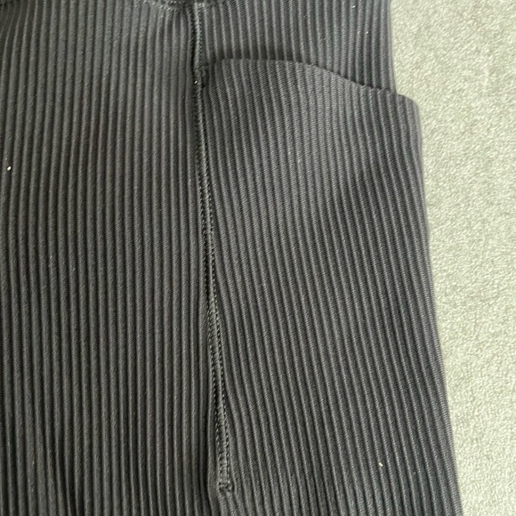 [S]Athleta Women's Black Salutation Stash Rib Flare Pants EUC Pockets - Picture 6 of 9